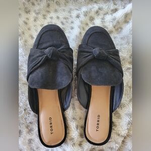 Size 12W Torrid Velour slides with bow detail